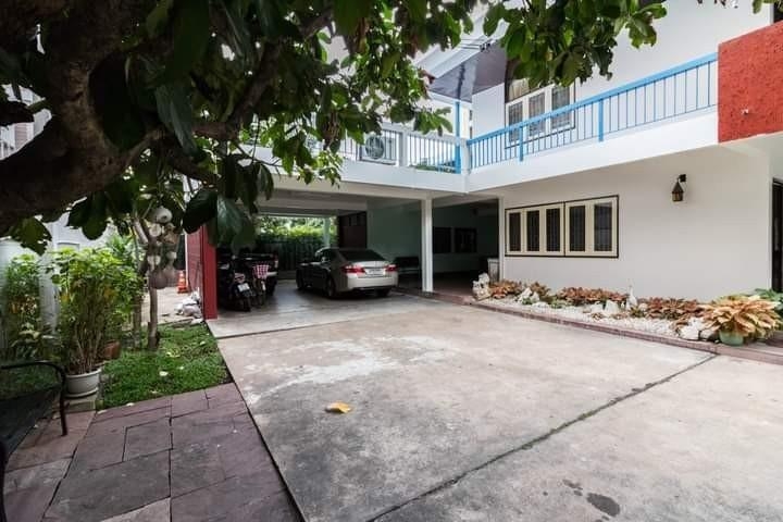 MWW111 ขายบ้านพร้อมที่ดินย่านอารีย์